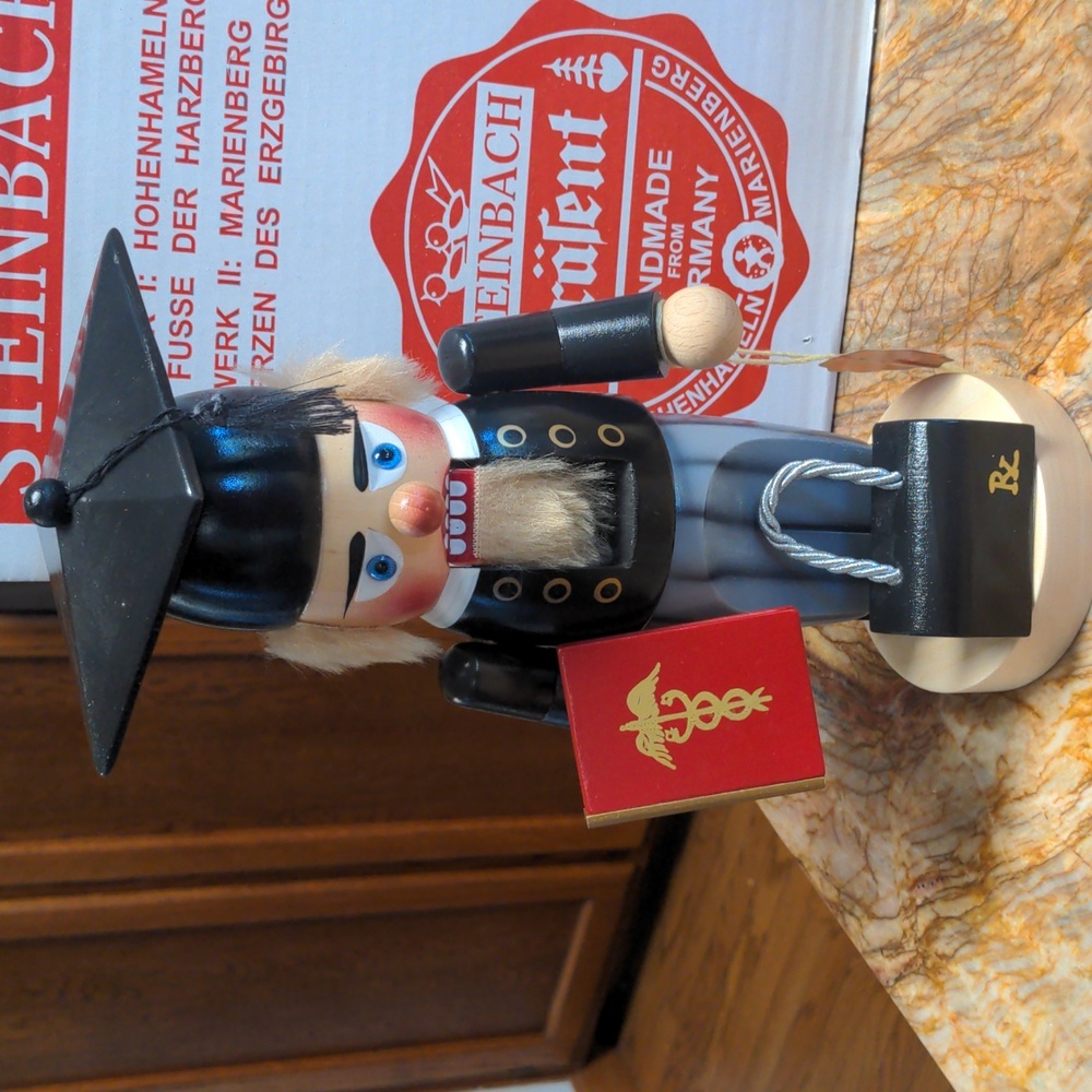 Steinbach Doctor Chubby Medical School Doctor Graduate Nutcracker NIB Christmas